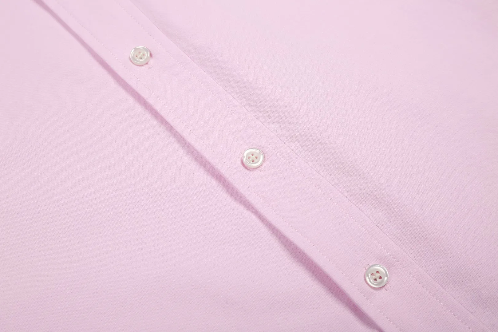 P230 White background picture [Evergreen for all seasons] Style number: 25011# Color: Navy red label/original blue/original white/matte pink/khaki/charcoal gray/black/dark blue white label Size: S to Face 100 cotton oxford spun, pre-laundering treatment, tight and soft texture ✅ - Custom dyed original pearlescent white buttons with different sizes ✅ - Special shaped chiffon foil included in the collar door tube, not easy to deform and pull ✅ - RL classic version of oxford spun shirt, thick and crisp feeling brought by oxford cloth, can be worn alone as an outer layer, can be matched with all seasons, practical wear, a must-have item in the wardrobe, start with eyes closed